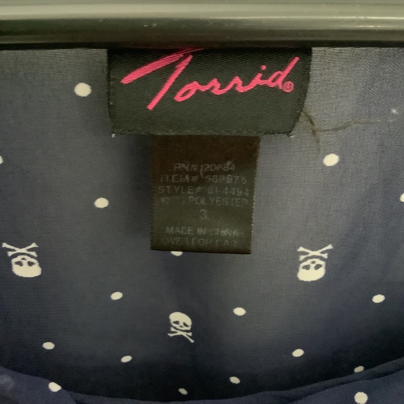 Torrid Sheer Navy Blue & White Skull‎ Polka Dot Print Size 3 - Picture 4 of 7